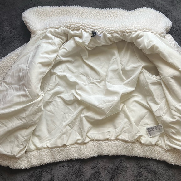 Off-whited fuzzy coat - Picture 2 of 2